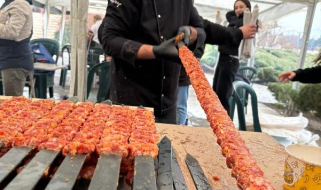 Başkentte 'Adana kebabı yeme yarışması'