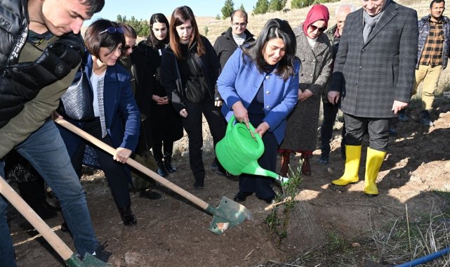 Batman'da Gazzeli şehitler anısına yüzlerce fidan toprakla buluşturuldu