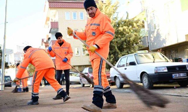Battalgazi Belediyesi enkaz sonrası temizlik çalışmalarını aralıksız sürdürüyor