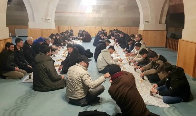 Bayburt'ta sabah namazı buluşmaları öğrencilerin yoğun katılımıyla devam ediyor