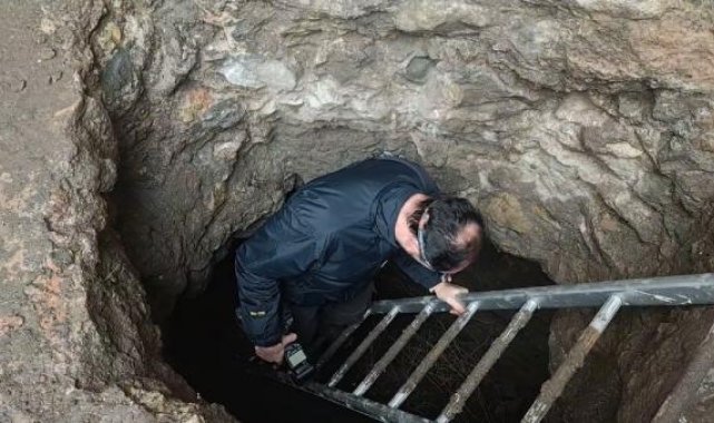 Bayrak dikmek için çukur açılırken tarihe rastlandı; su sarnıcı, dehliz ve 30 metrelik yapı bulundu