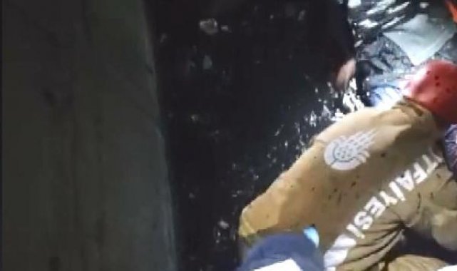 Bayrampaşa'da asansör boşluğuna düşen kadının kurtarıldığı anlar kamerada