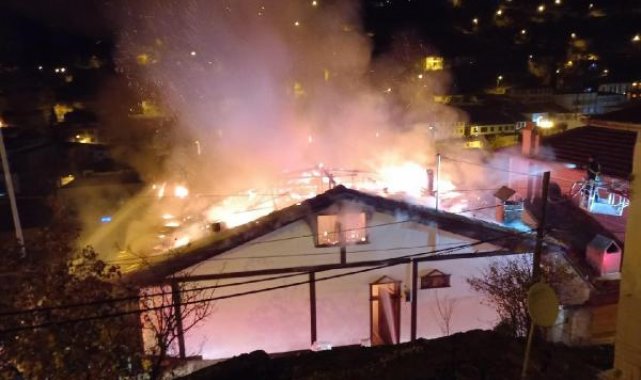 Belediyenin tadilatını yaptığı tarihi konakta yangın