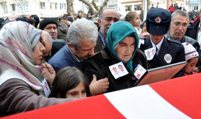 Beşiktaş'taki saldırıda şehit olan polis Yasin İke'nin annesi, hayatını kaybetti