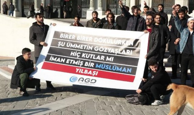Beyazıt'ta yılbaşı kutlaması protestosu