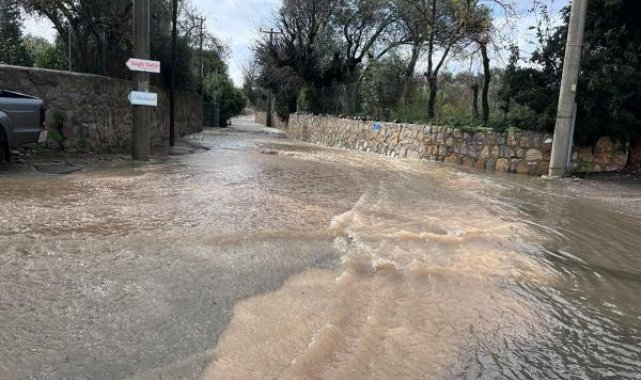 Bodrum'da sağanak; dere taştı, mahsur kalan 4 kişi kurtarıldı