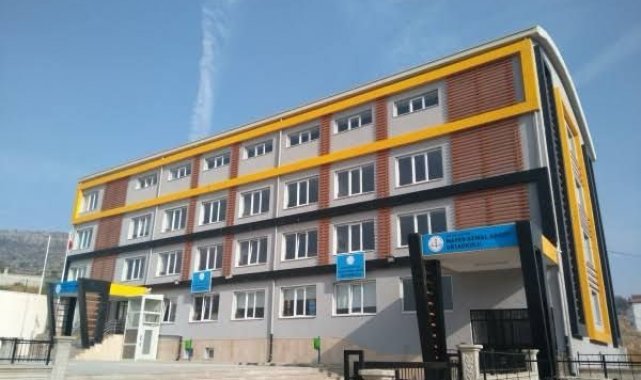 Bu okulda hedef tüm öğrencilere 3 branşta lisans kazandırmak
