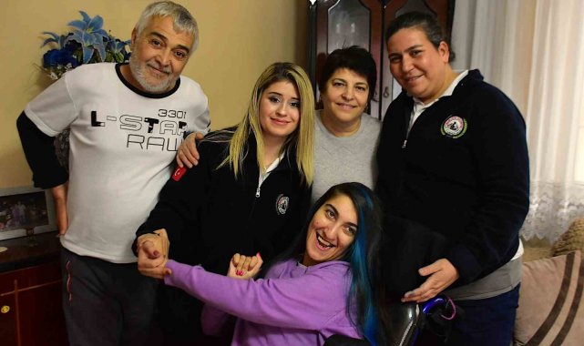 Buse Engelliler Günü'ne yeni saçları ile girecek