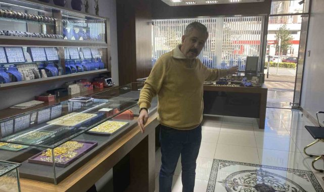 Büyükçekmece'de 2 dakikada 12 milyonluk kuyumcu vurgunu kamerada