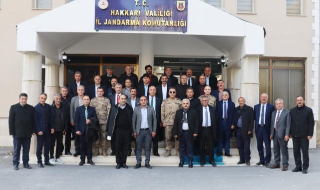 Çarıkcıoğlu Paşa muhtarlarla bir araya geldi