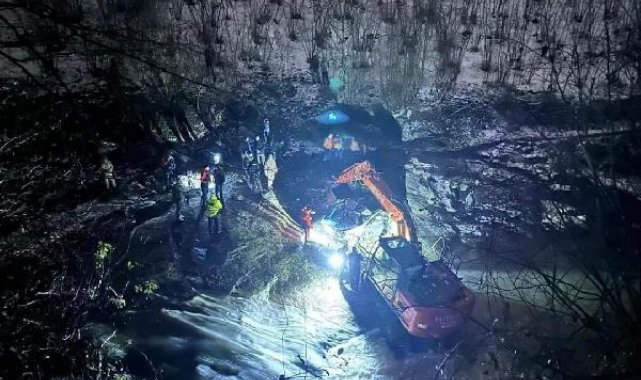Cenazeye giderken dereye savrulan otomobildeki karı- koca hayatını kaybetti
