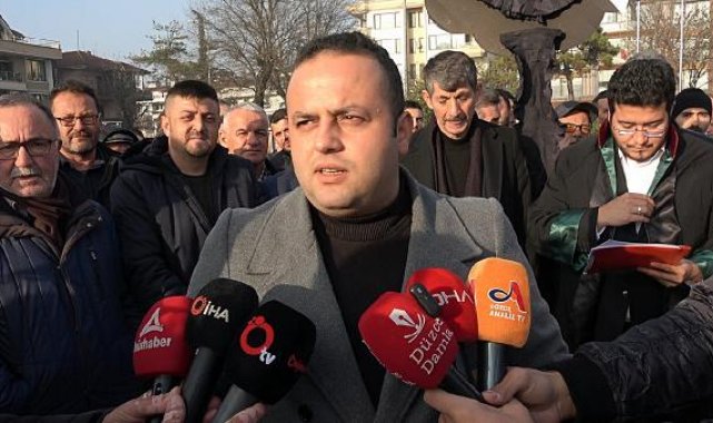 CHP'li milletvekili Özcan'ın 'Yığılca' ile ilgili sözlerine 'siyah çelenk' ile protesto