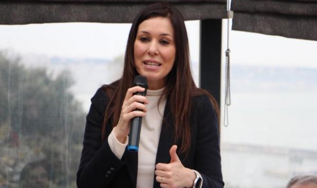 Çiğdem Karaaslan, cimnastikte başarılı sporcular ve aileleriyle buluştu