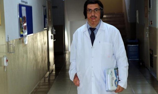 Çocukken yangında elini kaybeden Fethi öğretmen, öğrencilerinin rol modeli oldu