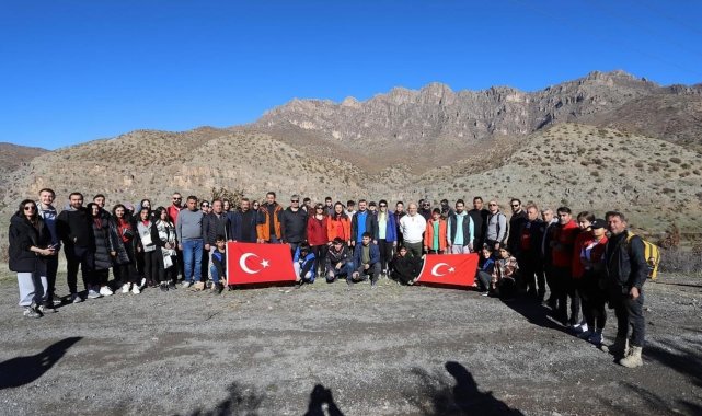 Çukurca'da Belat vadisine doğa yürüyüşü düzenlendi