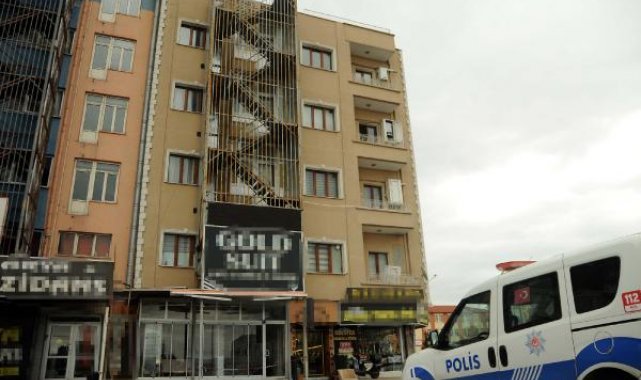 Dairesinde ölü bulundu