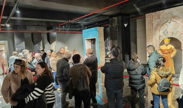 Darü'l-Mülk Sergi Sarayı'na yoğun ilgi