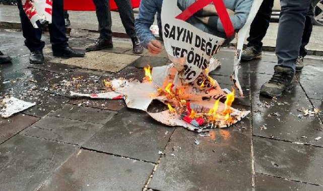 DEM Parti önünde Öcalan'ın fotoğraflarını yaktılar