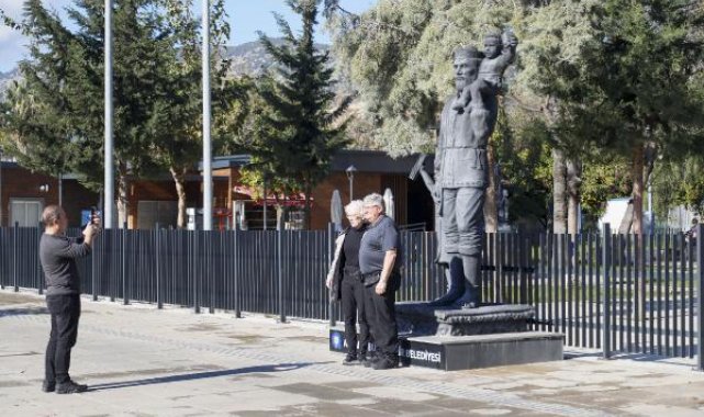 Demre nüfusunun 7 katı turist, 'Noel Baba' için geldi