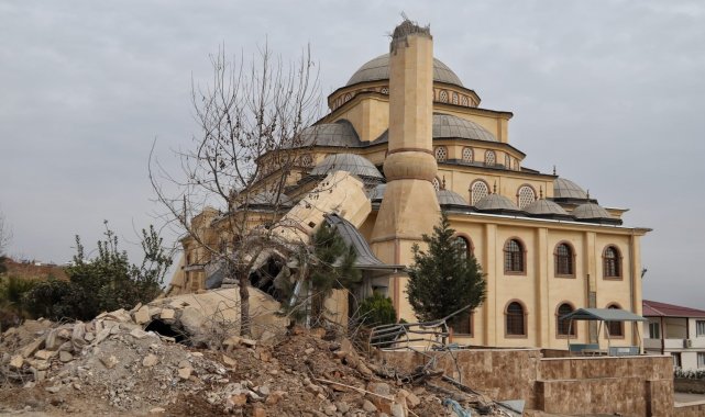 Depremde yıkılan tarihi mekanlar fotoğraflandı
