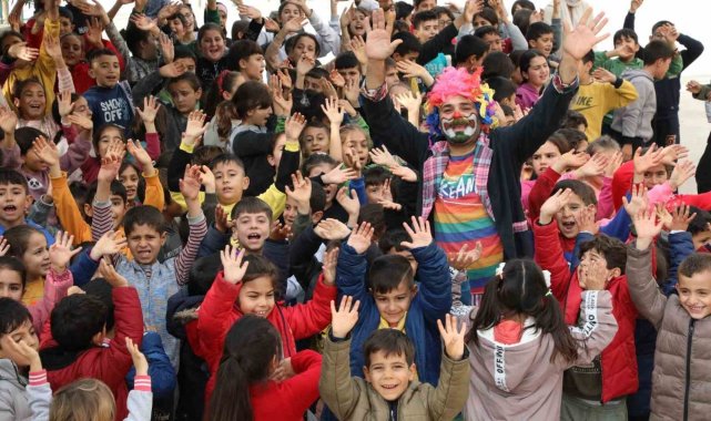 Depremden etkilenen çocukların yüzü gülüyor