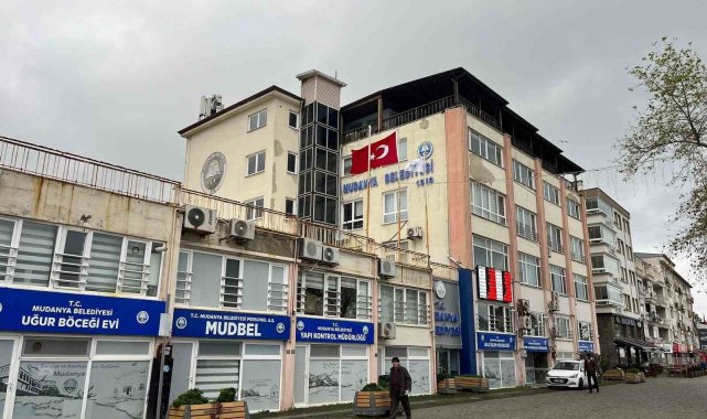 Depremden sonra Mudanya Belediyesi tedbir amaçlı boşaltıldı