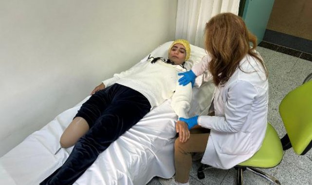 Depremzede anne protezle ayağa kalktı: Tek isteğim oğlumun mezarına gitmek