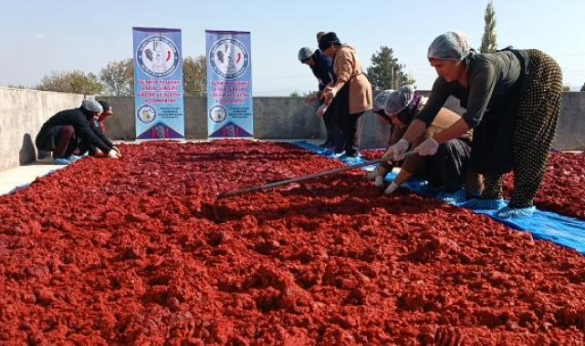Depremzede kadınlar, üreterek hayata tutunuyor