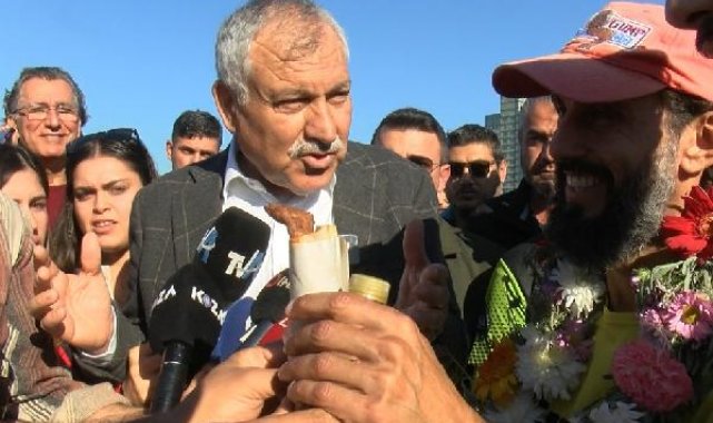 Depremzedeler için 3 bin 600 kilometre koşan Fransız sporcu, Adana kebabıyla karşılandı