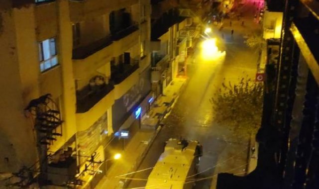 Derbi sonrası yol kapatan gruba polis müdahale etti