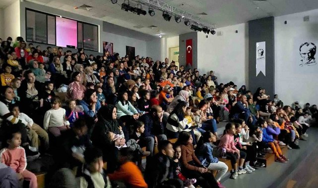 Didim'de çocuklar için sinema günleri devam ediyor