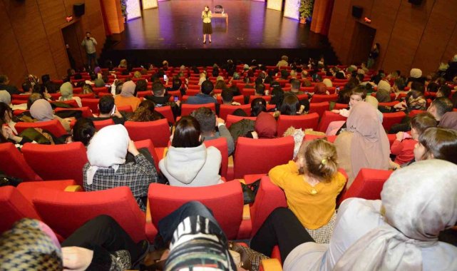 Diyarbakır'da 'Ailenizin Kumandası' söyleşisi yapıldı