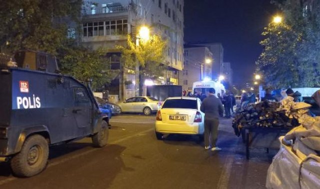 Diyarbakır'da husumetliler arasında tekmeli, yumruklu, bıçaklı kavga: 2 yaralı