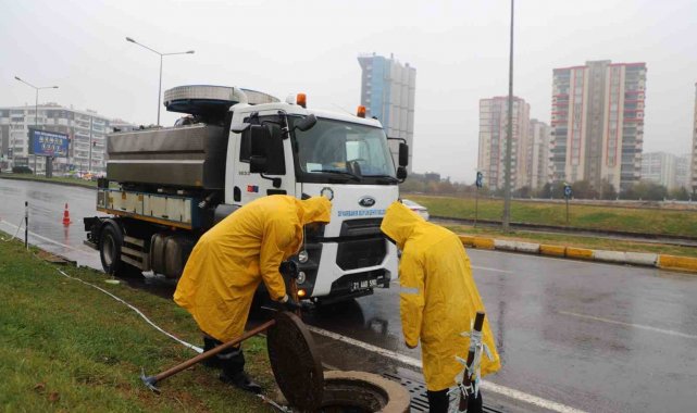 Diyarbakır'da kuvvetli sağanak mesaisi