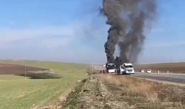 Diyarbakır'da yolcu otobüsü alevlere teslim oldu
