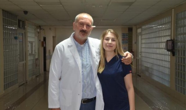 Ebeveynlerinin izinden gidip doktor oldu, babasının çalıştığı hastanede göreve başladı