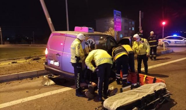Edirne'de otomobil ile hafif ticari araç çarpıştı: 1 ölü, 5 yaralı