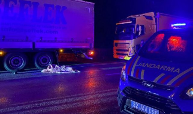Edirne'de sırayı bozun TIR sürücüsünün neden olduğu kazada TIR sürücüsü öldü