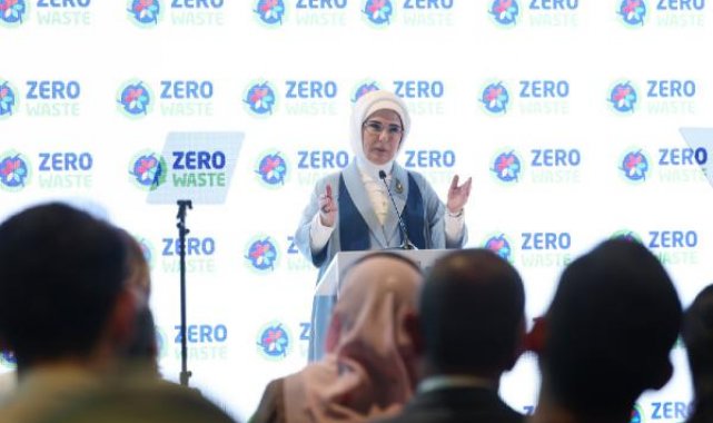 Emine Erdoğan, Dubai'de iklim elçisi gençlerle bir araya geldi