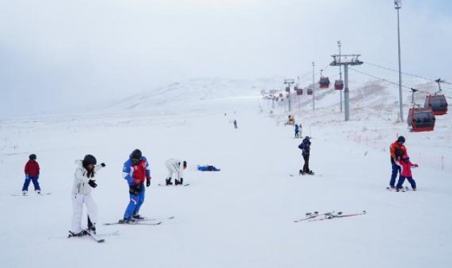 Erciyes'te kayak sezonu açıldı