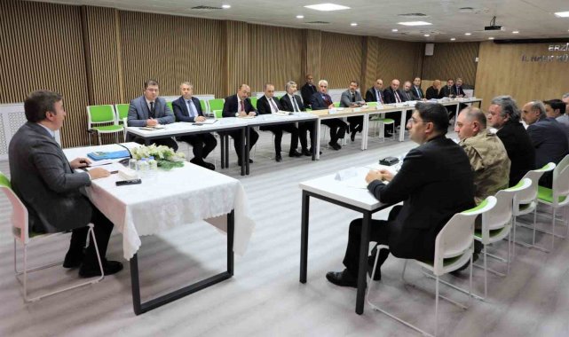 Erzincan'da vali yardımcıları ve birim amirlerinin katılımıyla toplantı yapıldı