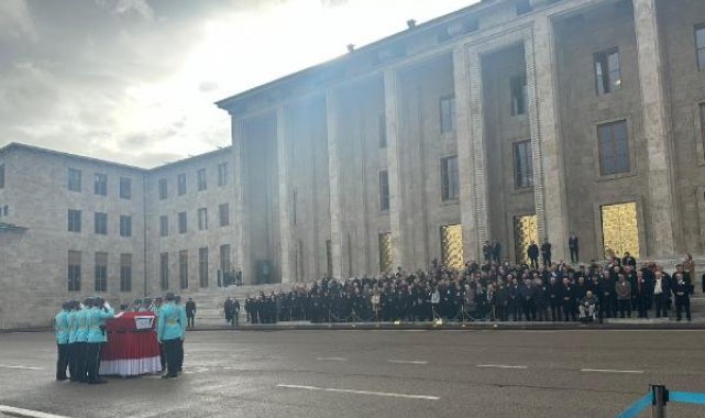Eski Bakan Yürür için TBMM'de cenaze töreni düzenlendi