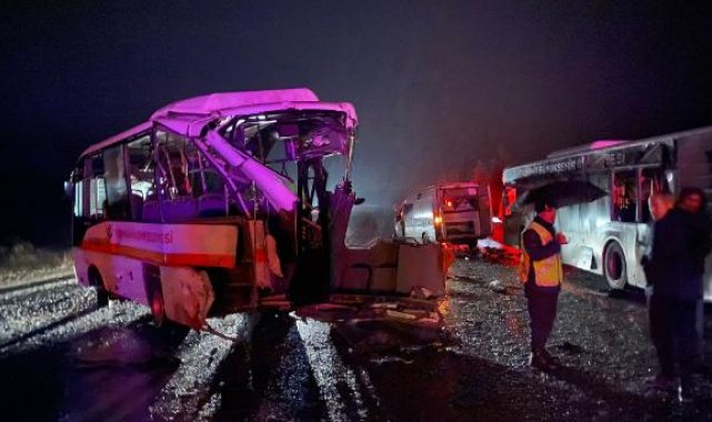 Eskişehir'de iki otobüs ve karavan çarpıştı; 2'si ağır 14 yaralı