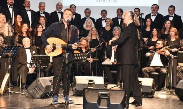Eskişehir'de Türk Sanat Müziği Korosu 'Hüsnü Üstün Besteleri' konseri yoğun ilgi gördü