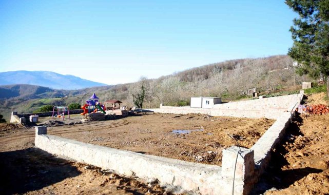 Eşme Ahmediye'ye futbol sahası