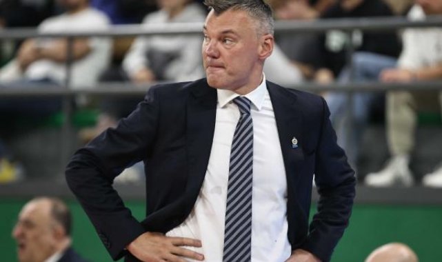 EuroLeague'de Türk derbisi: Anadolu Efes - Fenerbahçe Beko
