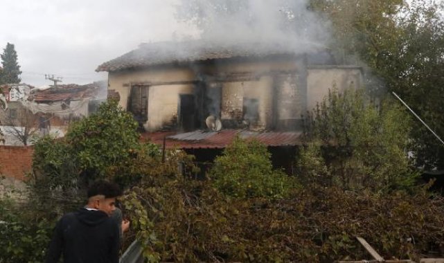 Evde yangın çıktı; baba tekerlekli sandalyedeki oğlunu kurtardı