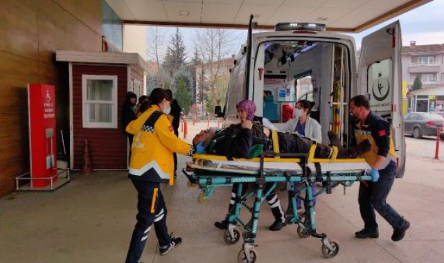 Fabrika çatısındaki yangına müdahale ederken düşen işçi ağır yaralandı