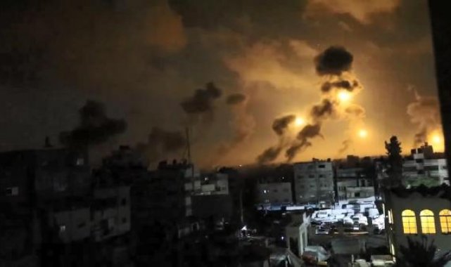 Filistin Kızılayı, İsrail'in Al-Amal hastanesi yakınlarındaki saldırısını yayınladı