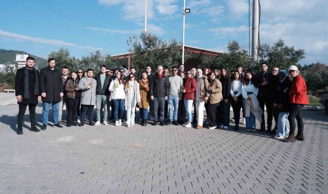 Foça'da Ege üniversitesi öğrencilerine kooperatifçilik dersi